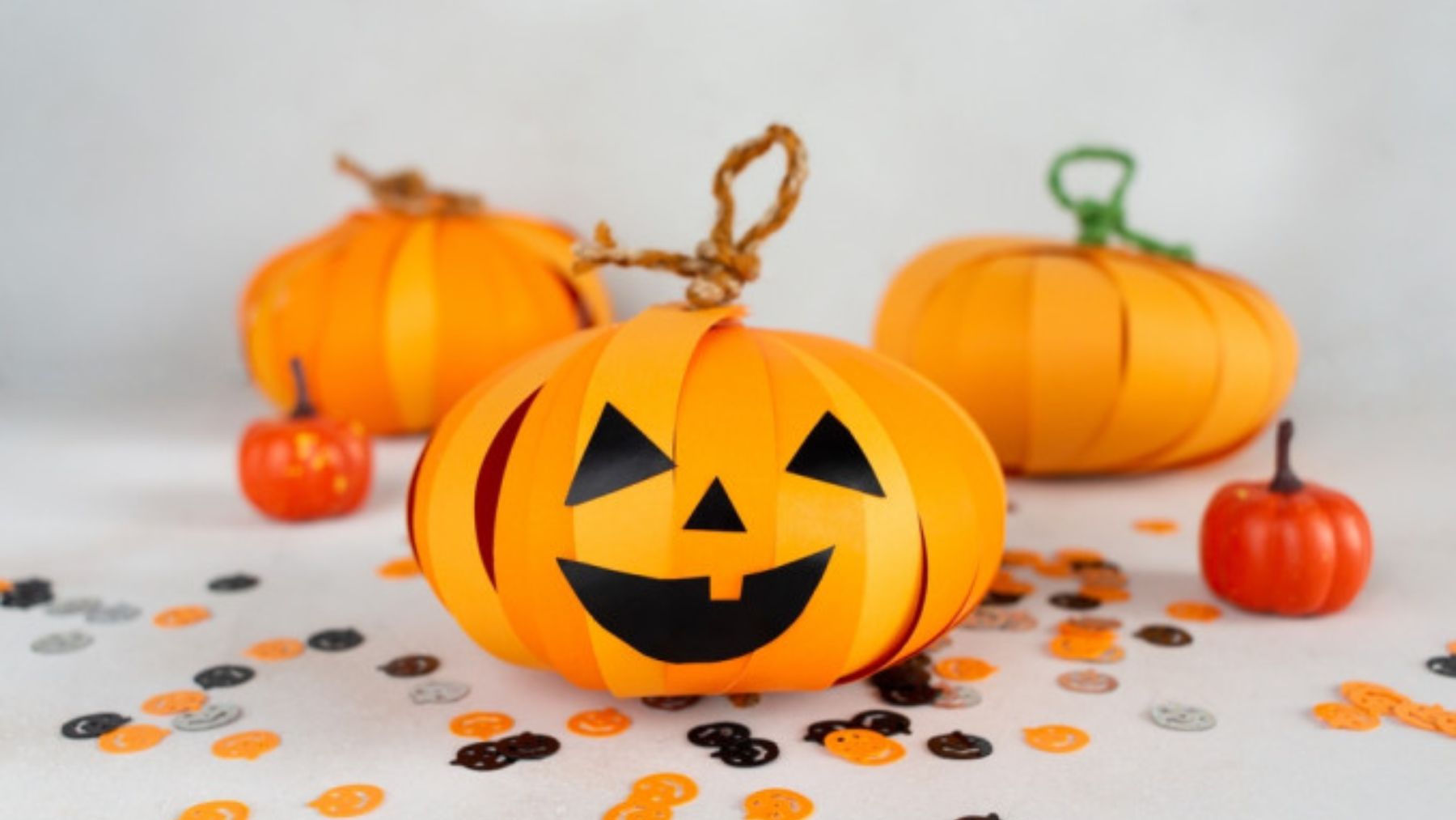 Ordinario abolir Negar Cómo hacer una calabaza de papel de Halloween con los niños