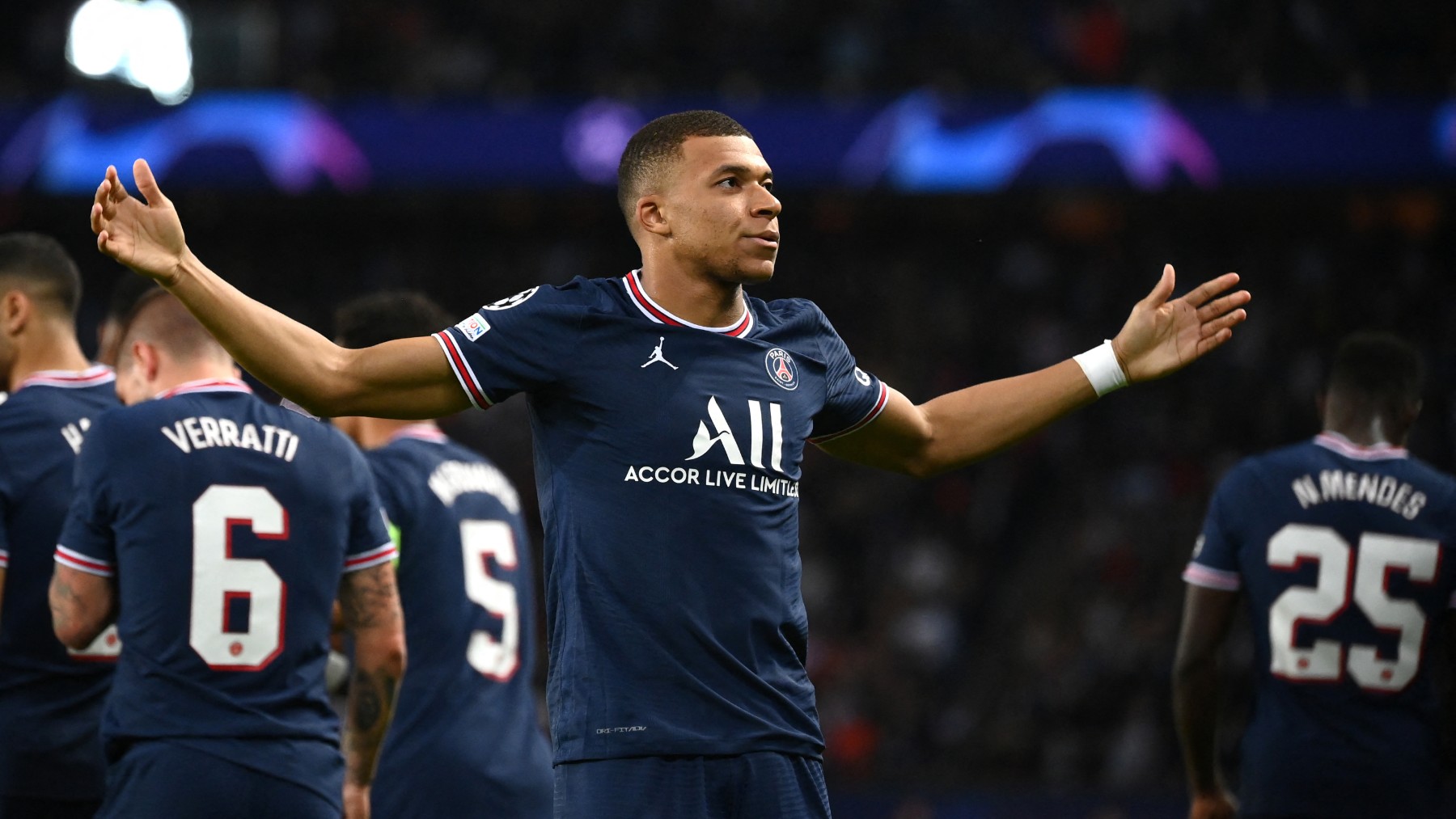 Kylian Mbappé celebra su gol al Leipzig. (AFP)