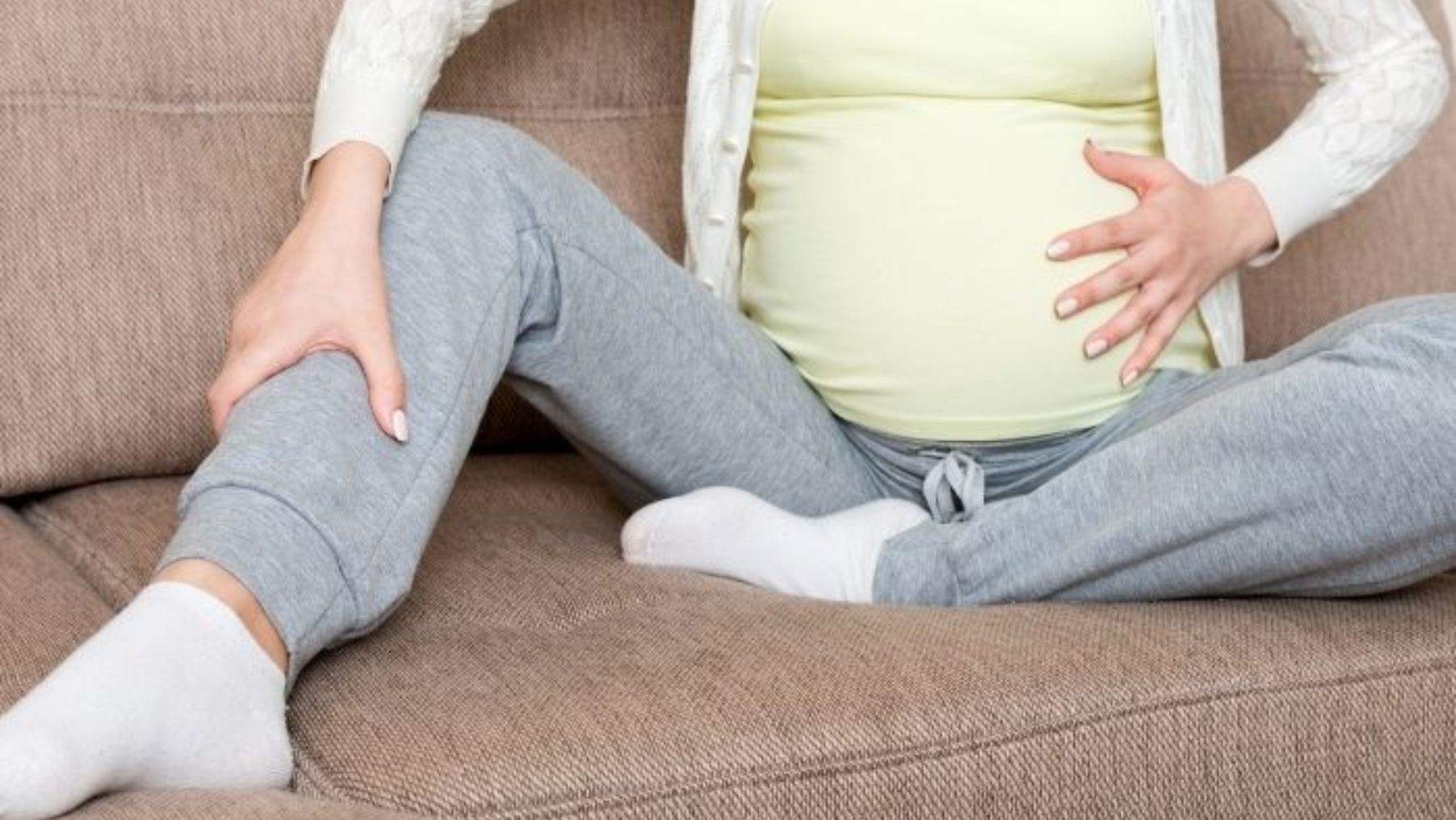 Cómo puedes evitar tener los tobillos hinchados durante el embarazo