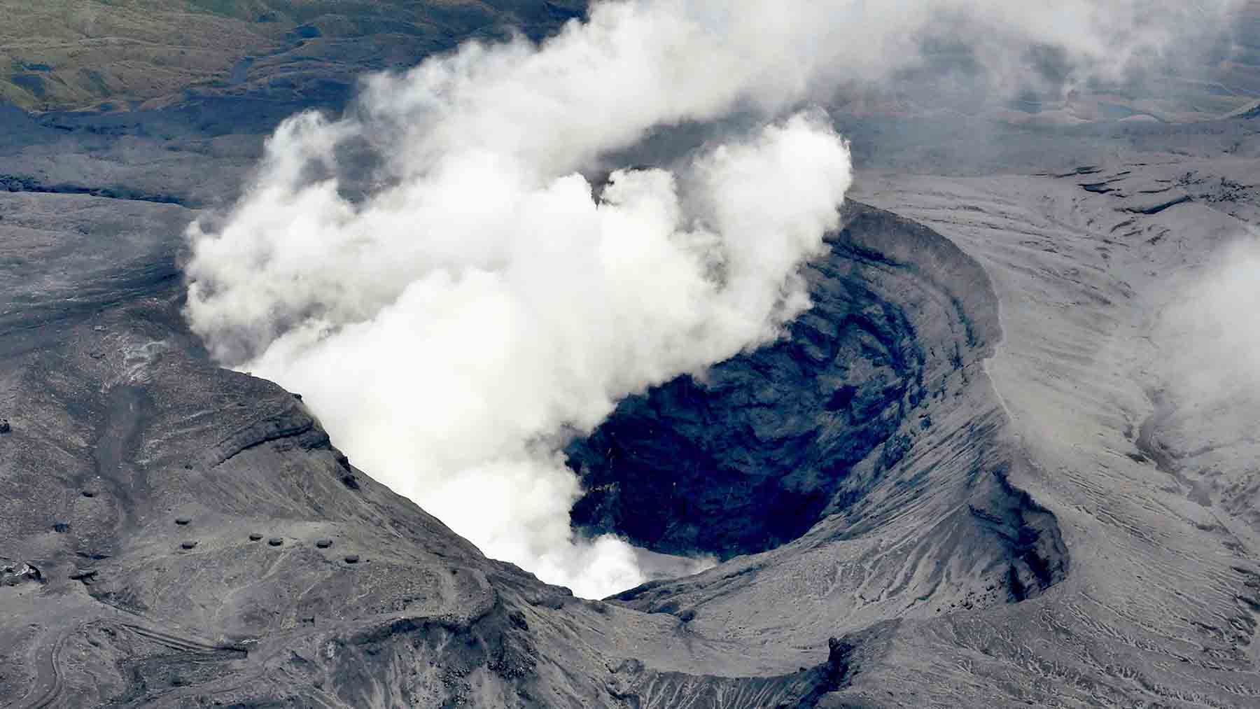 Monte Aso en erupción en Japón