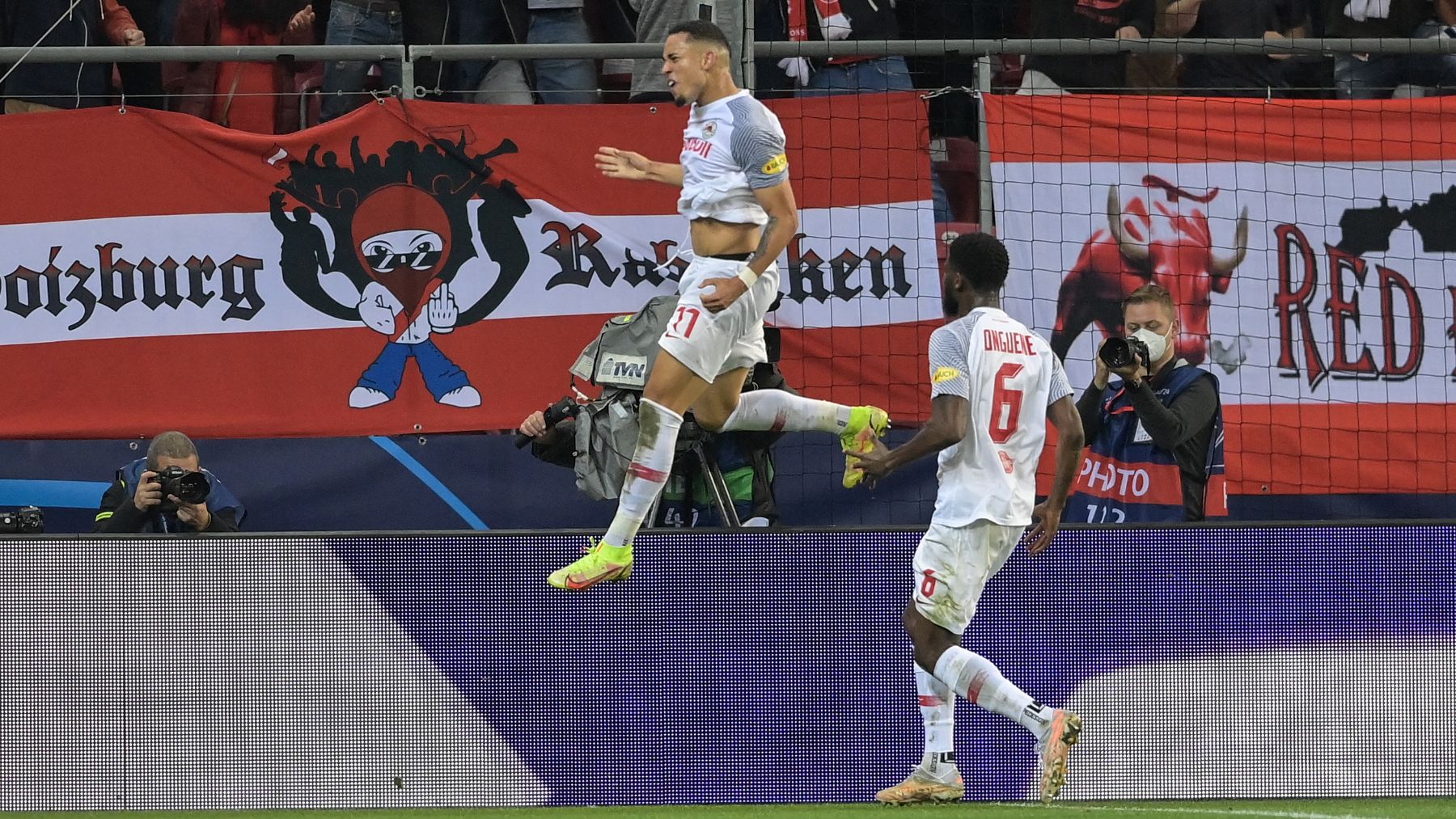 El Salzburgo celebra un gol en la Champions. (AFP)