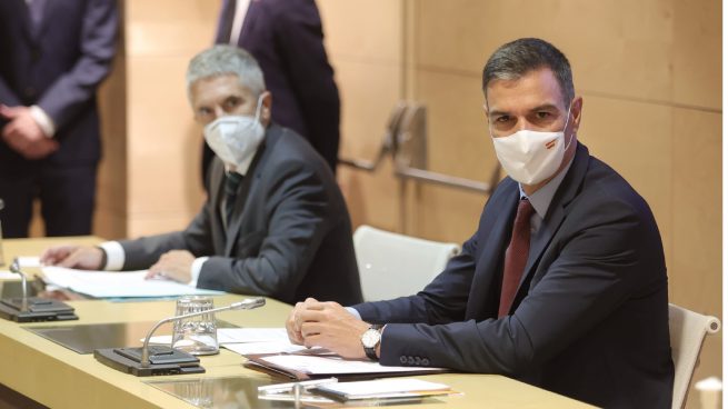 Pedro Sánchez Sáhara Pedro Sánchez y Fernando Grande-Marlaska en la comisión de delitos de odio. (Foto: Pool/EP)