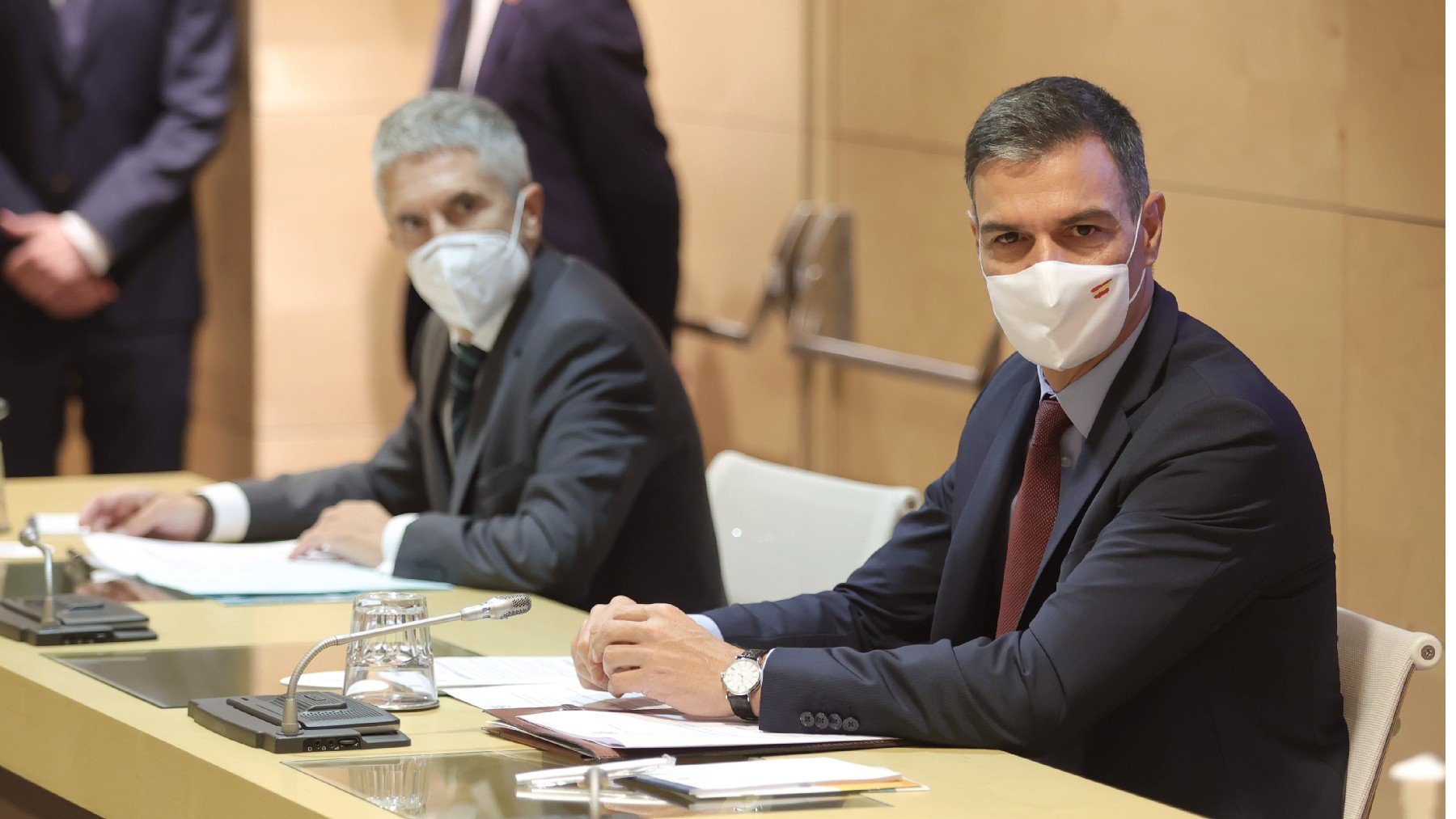 Pedro Sánchez y Fernando Grande-Marlaska en la comisión de delitos de odio. (Foto: Pool/EP)