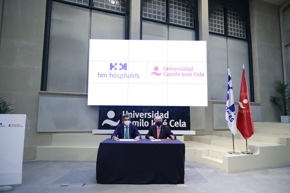 Dr. Juan Abarca Cidón, presidente de HM Hospitales, y Emilio Lora-Tamayo, rector de la Universidad Camilo José Cela.