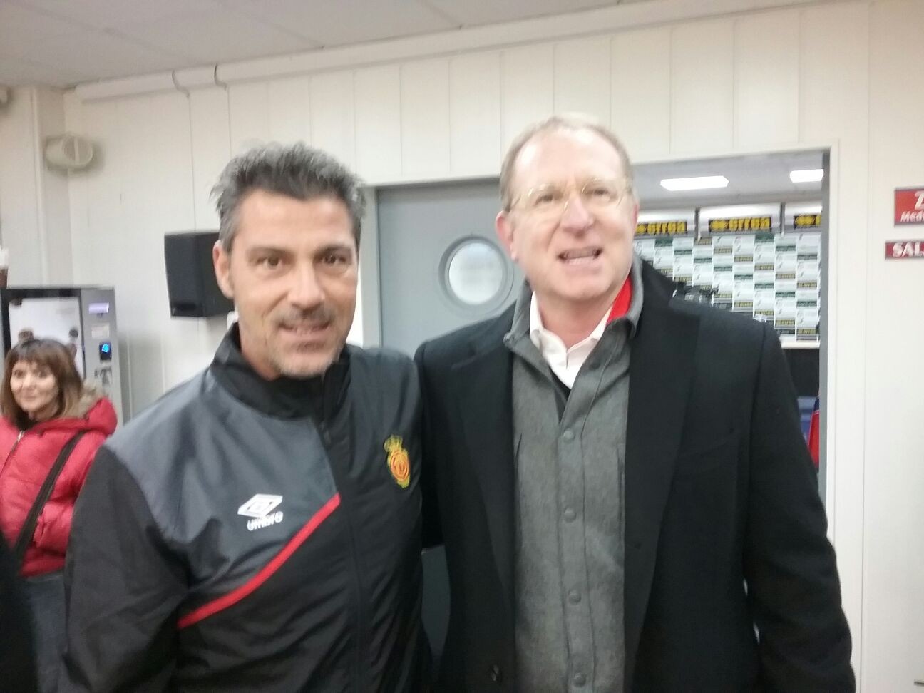 Sarver con Olaizola en una visita a la isla.
