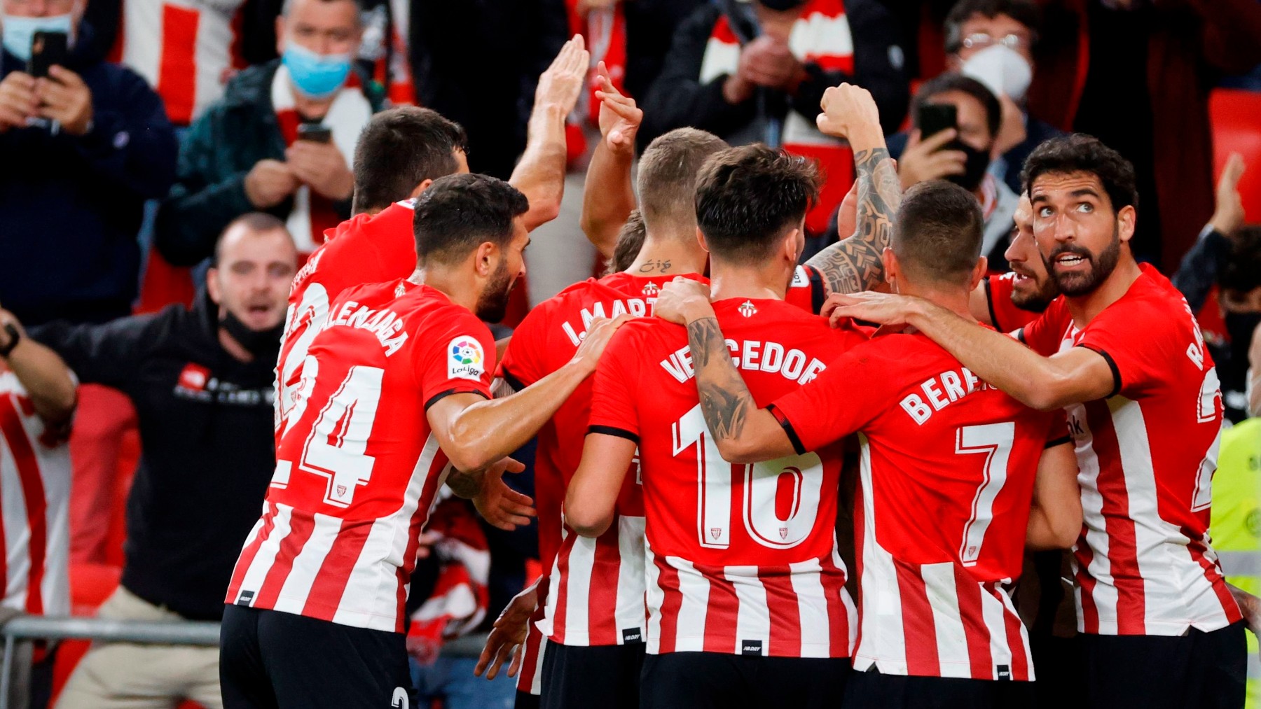 Los jugadores del Athletic celebran uno de los goles ante el Villarreal. (EFE)