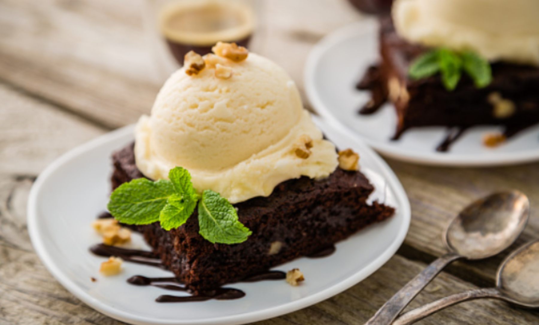 Pastel de nueces con chocolate, receta para preparar un postre casero de pastelería