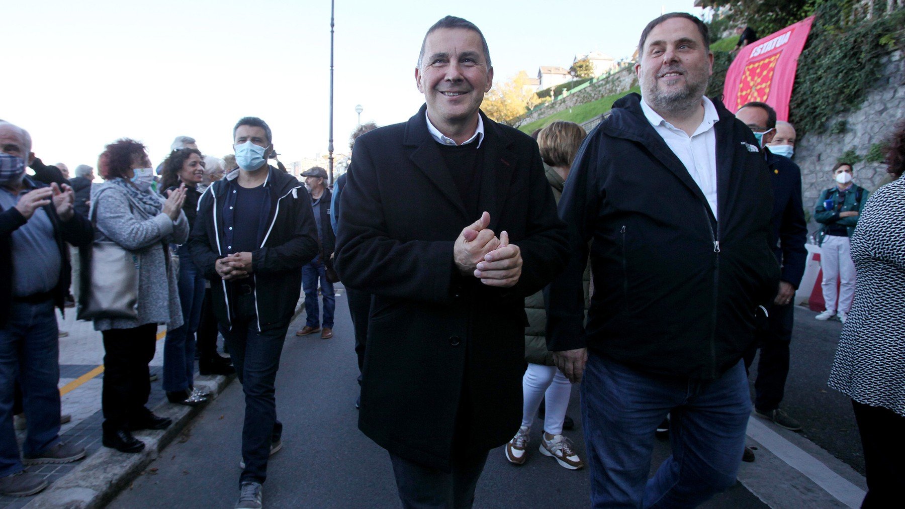 Junqueras y Otegi en la marcha pro presos etarras en San Sebastián. (Foto: Europa Press)