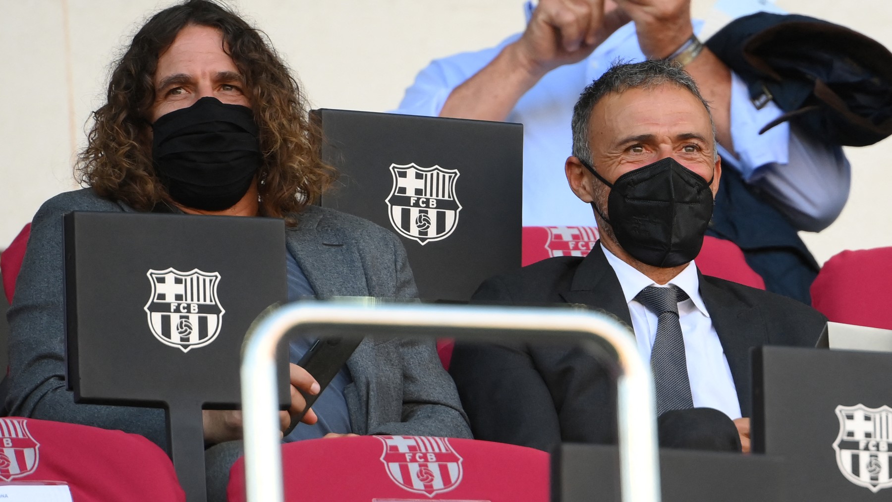 Puyol y Luis Enrique, durante el Clásico. (AFP)