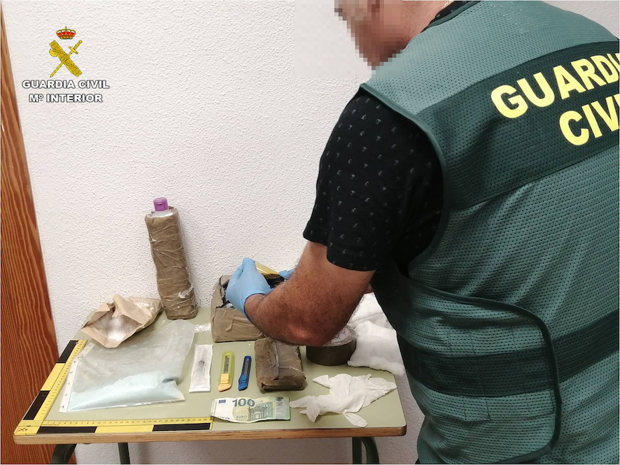 El timo de los billetes tintados resucita cazan a un camerunés que estafó 26.000 euros en Alicante