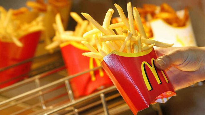 Así sirve McDonald&#39;s las patatas fritas a los clientes groseros
