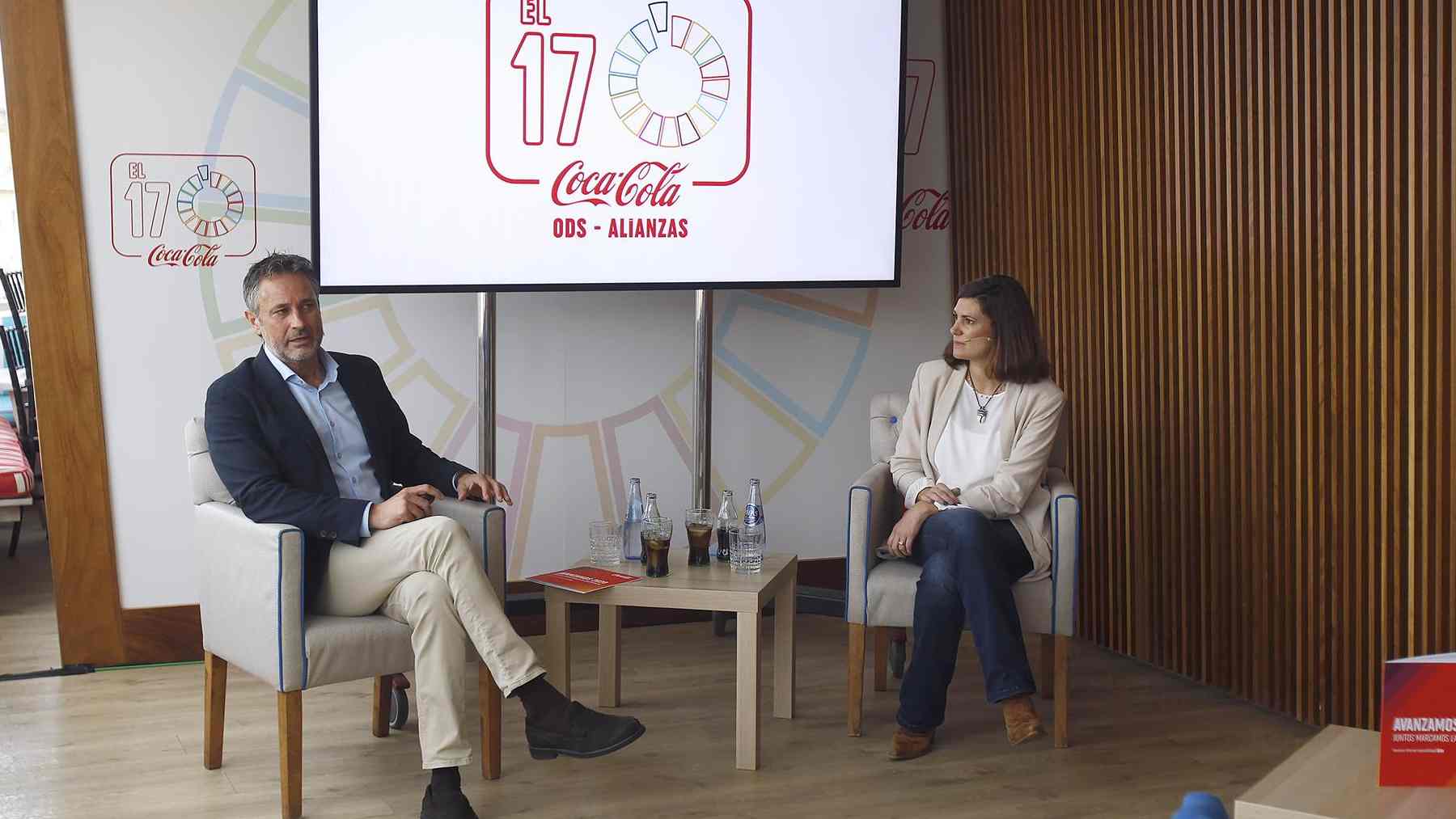 El director de marketing de Coca-Cola Baleares, Gabriel Mulet, y la responsable de Proyectos de Sostenibilidad en Coca-Cola Europacific Partners Iberia, Beatriz Arribas. Foto: Europa Press