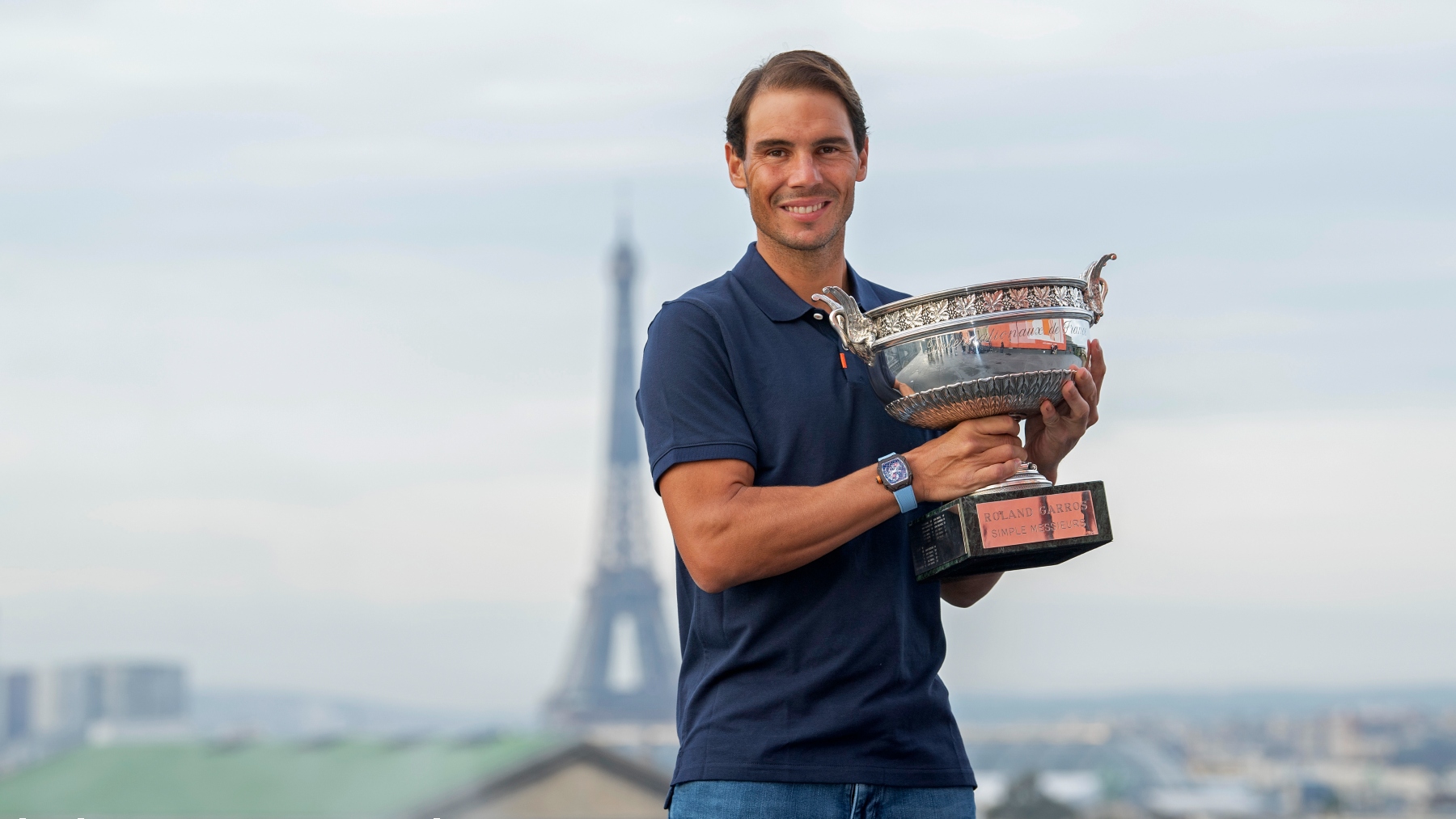 Rafael Nadal, con su último título de Roland Garros. (Getty)