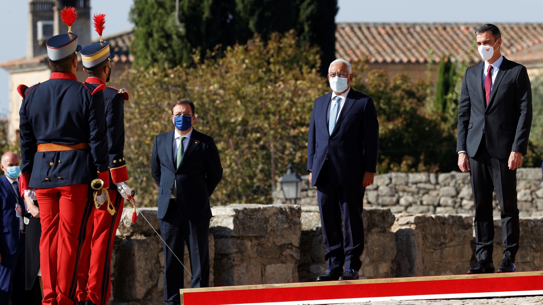 El primer ministro de la República de Portugal, Antonio Costa, junto al presidente del Gobierno, Pedro Sánchez. (Foto: Efe)