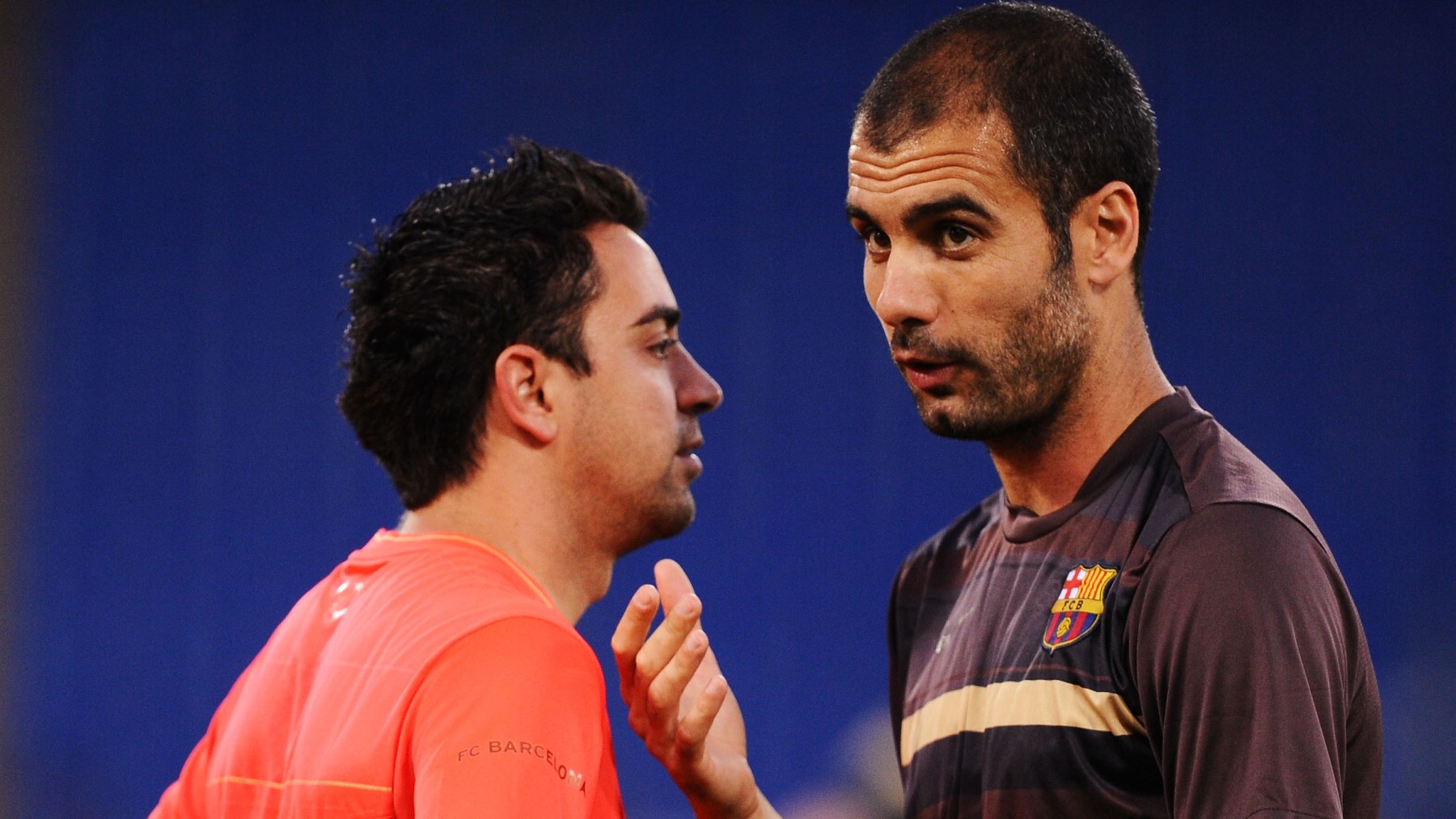 Pep Guardiola y Xavi Hernández, durante su etapa en el Barcelona. (Getty)