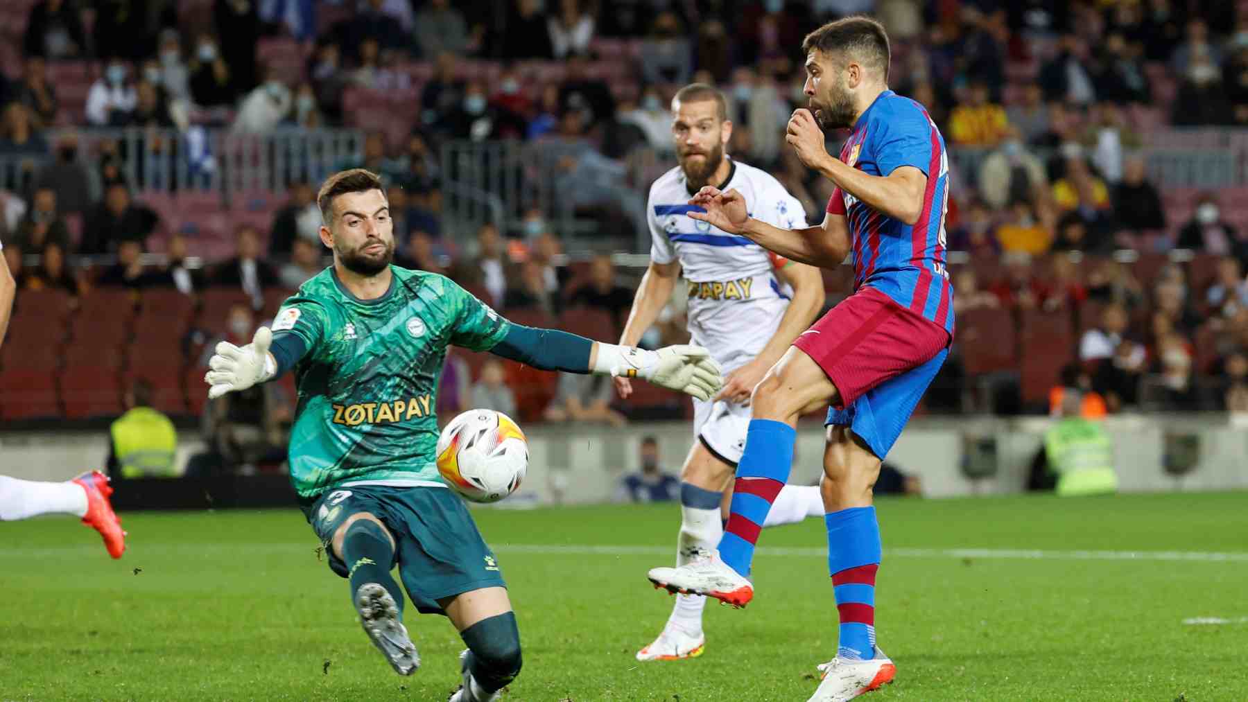 Jordi Alba con el Barcelona en su partido frente al Alavés. (EFE)