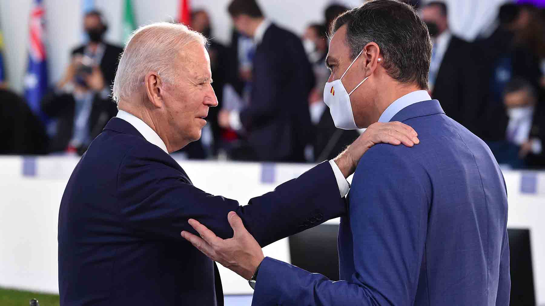 Pedro Sánchez junto a Joe Biden en la cumbre del G-20 en Roma.