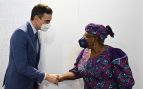 Sánchez con la directora general de la Organización Mundial del Comercio Ngozi Okonjo-Iweala en Roma.