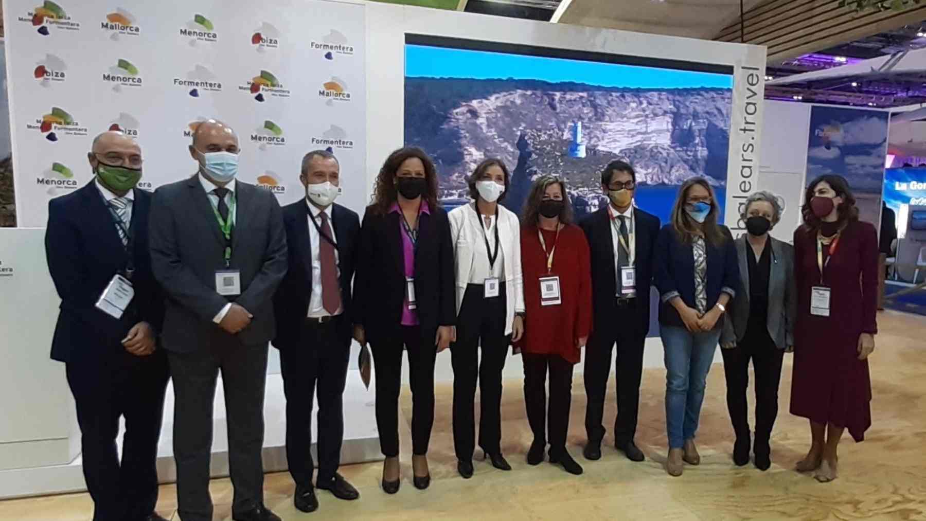 Cati Cladera con la delegación de Mallorca en la Feria de Londres.
