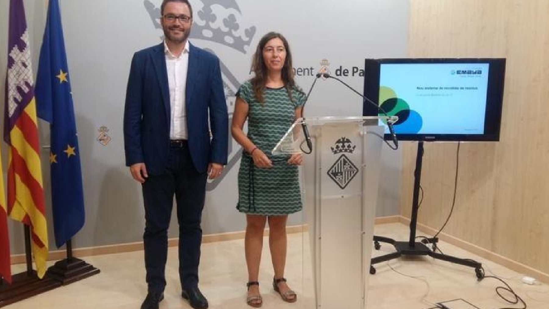 El alcalde de Palma, Jose Hila (PSOE) y la concejala de Modelo de Ciudad, Neus Truyol (Més).