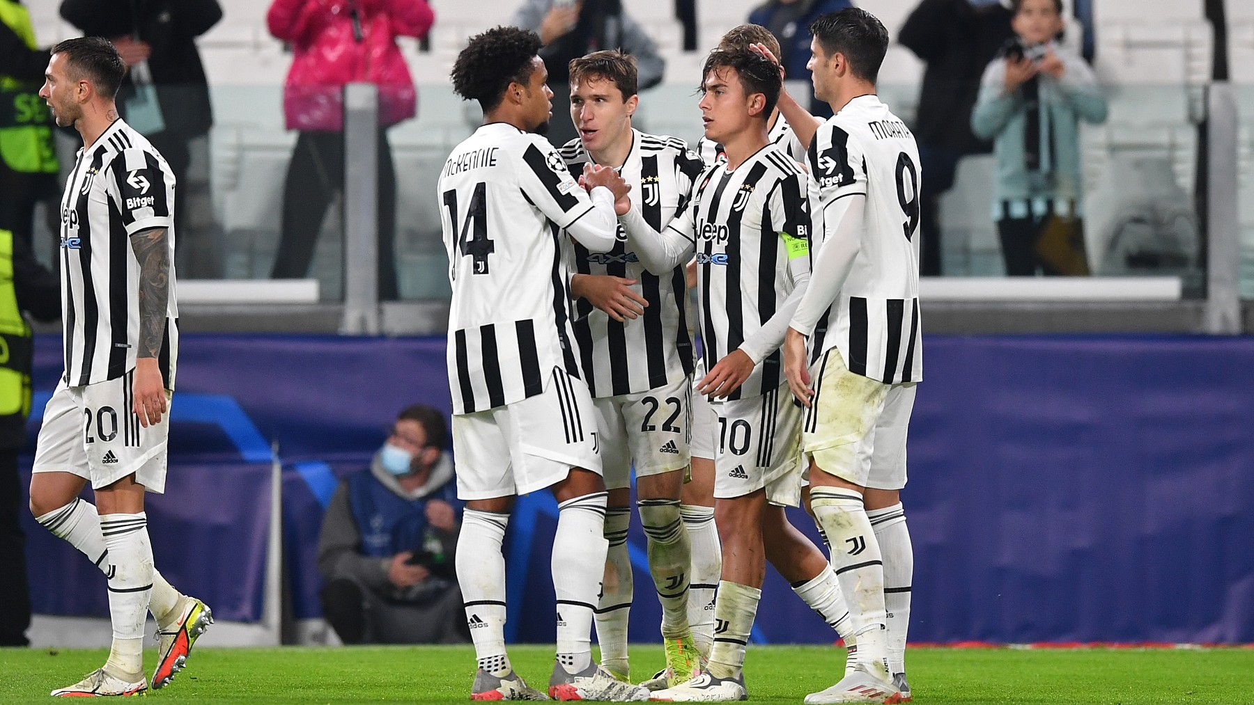 Los jugadores de la Juventus celebran un gol de Dybala ante el Zenit. (Getty)