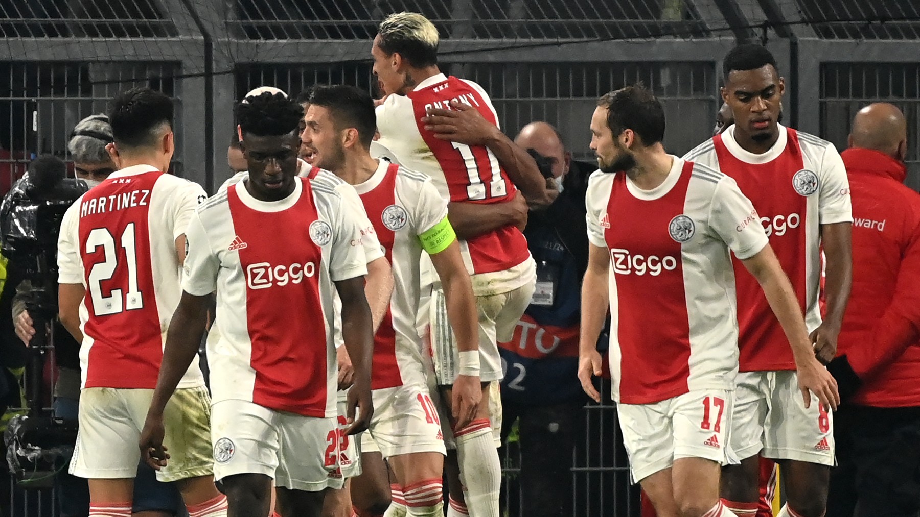 Los jugadores del Ajax celebran un gol ante el Borussia Dortmund. (AFP)