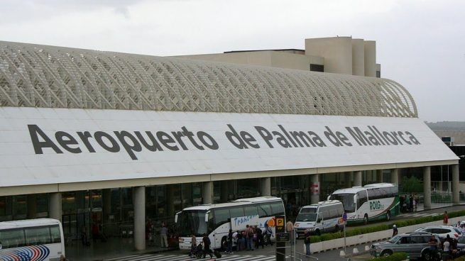 Fuerzan un aterrizaje forzoso en Son Sant Joan para que 25 marroquíes entren ilegalmente en España