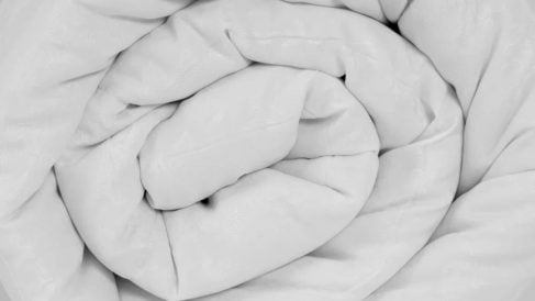 Descubre cómo lavar el edredón y que te salga de la lavadora perfecto