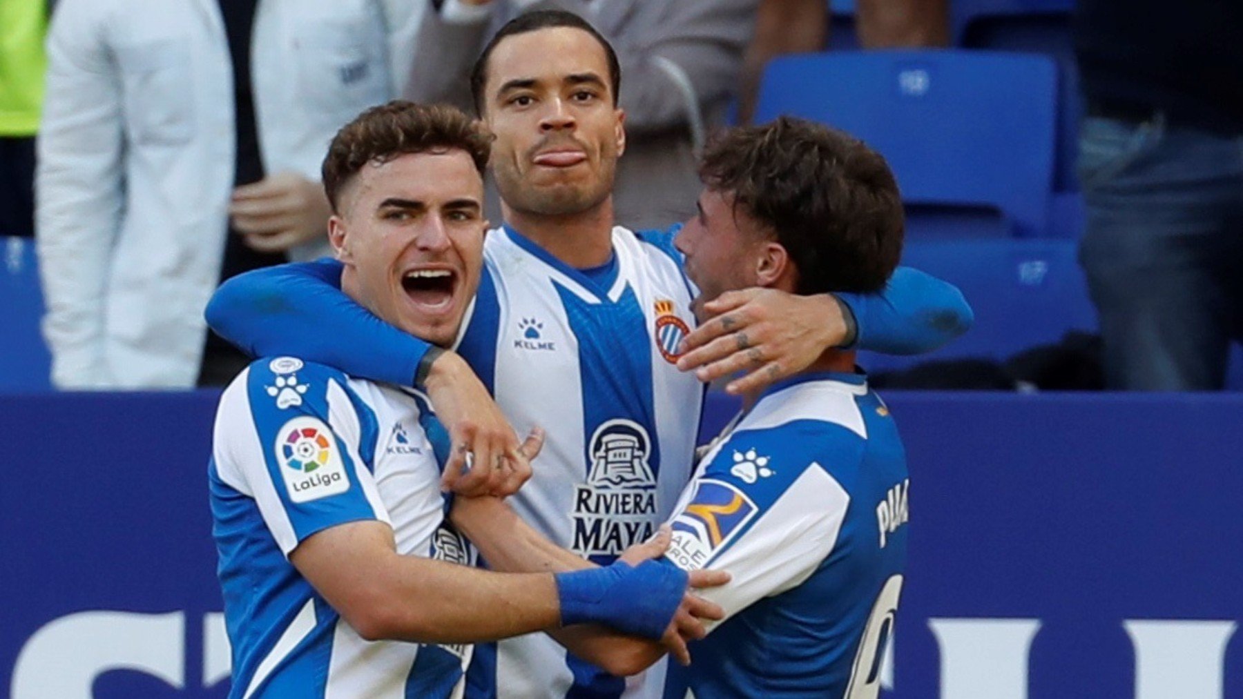 Los jugadores del Espanyol celebran el gol de Raúl de Tomás. (EFE)