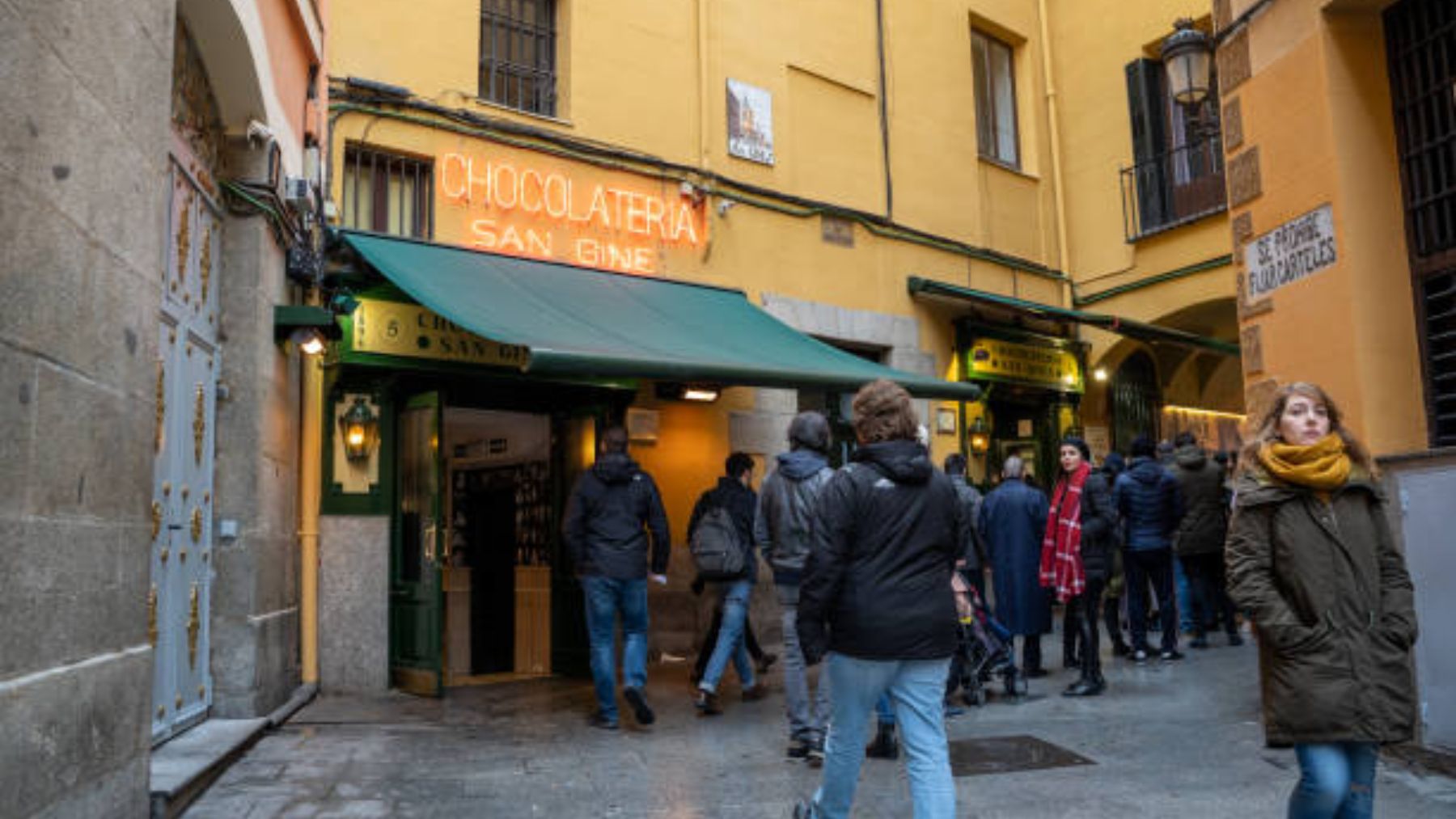 Descubre los sitios imprescindibles para comer buenos churros en Madrid