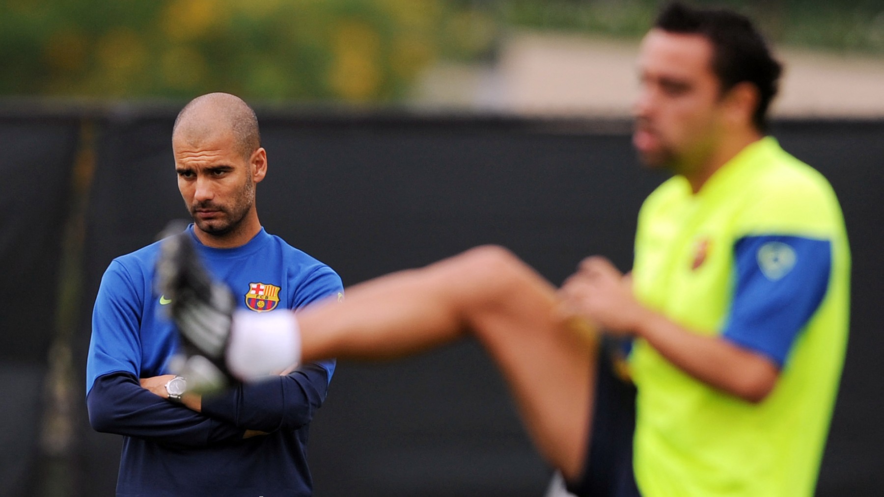 Pep Guardiola y Xavi durante un entrenamiento con el Barcelona. (Getty)