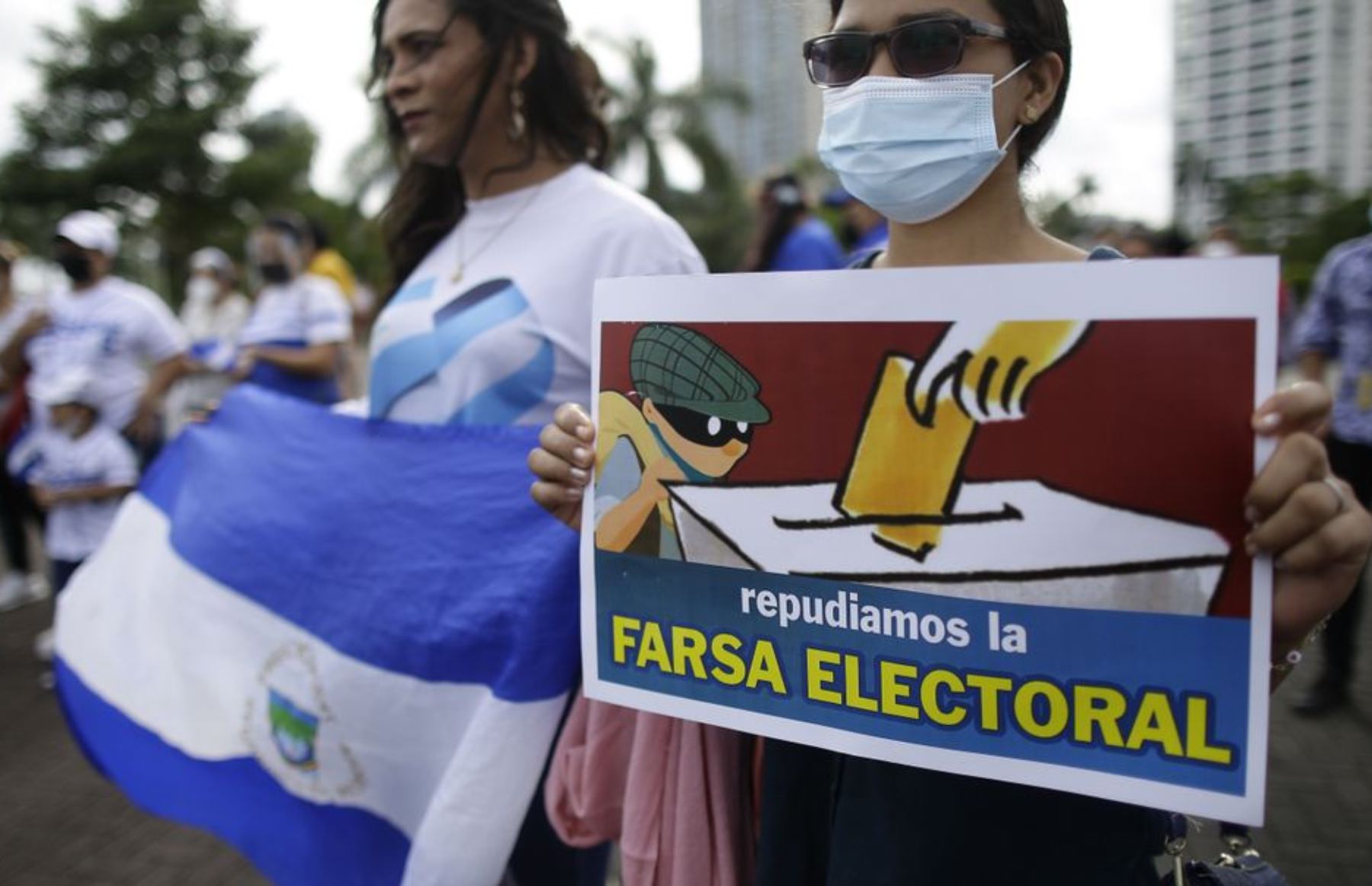 Nicaragüenses contra la farsa electoral del 7-N.