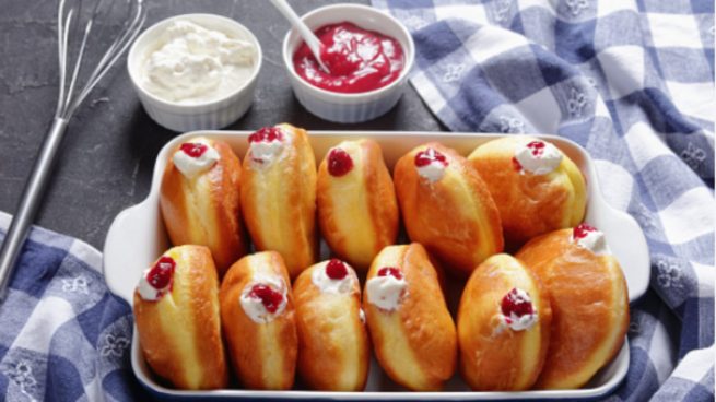 Donuts rellenos de crema al microondas, receta de pastelería rápida