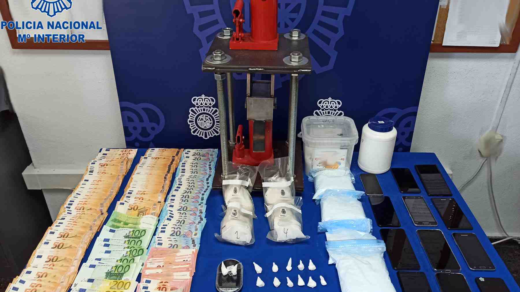 La Policía Nacional desarticula una organización criminal dedicada a la venta de cocaína y cristal. POLICÍA NACIONAL