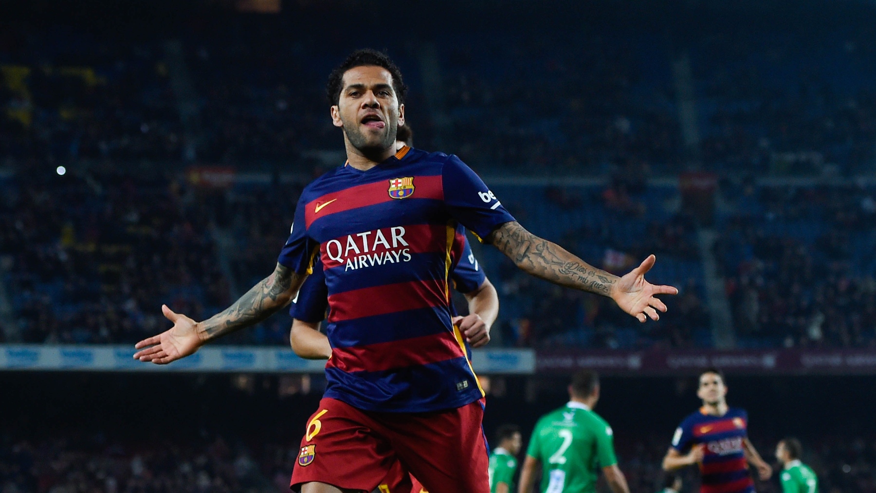 Dani Alves celebra un gol con el Barcelona. (Getty)