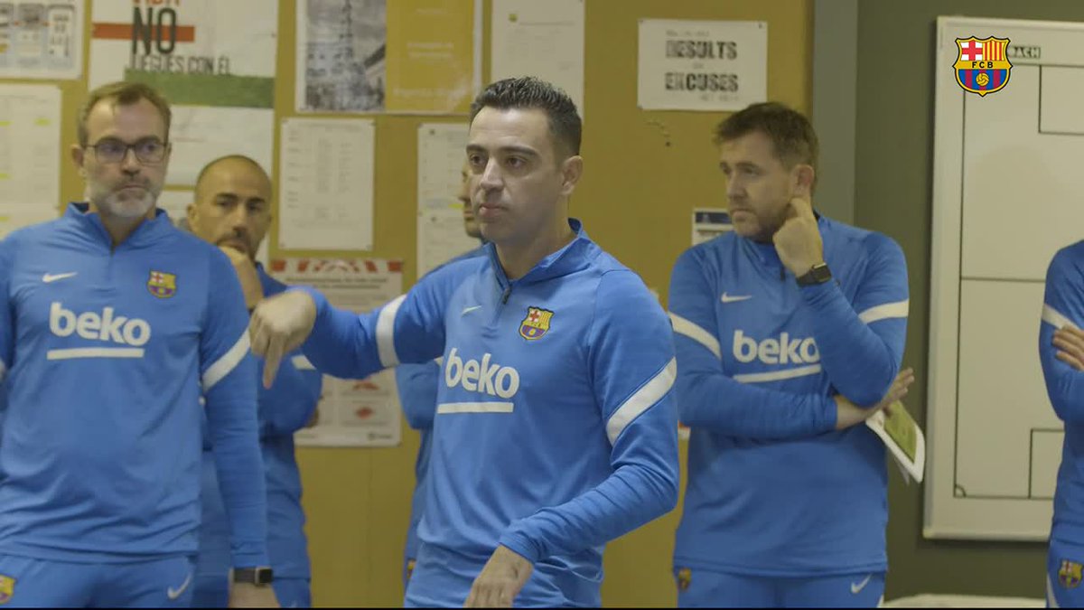Primera charla de Xavi: las caras de Piqué, De Jong y Dembélé lo dicen todo…