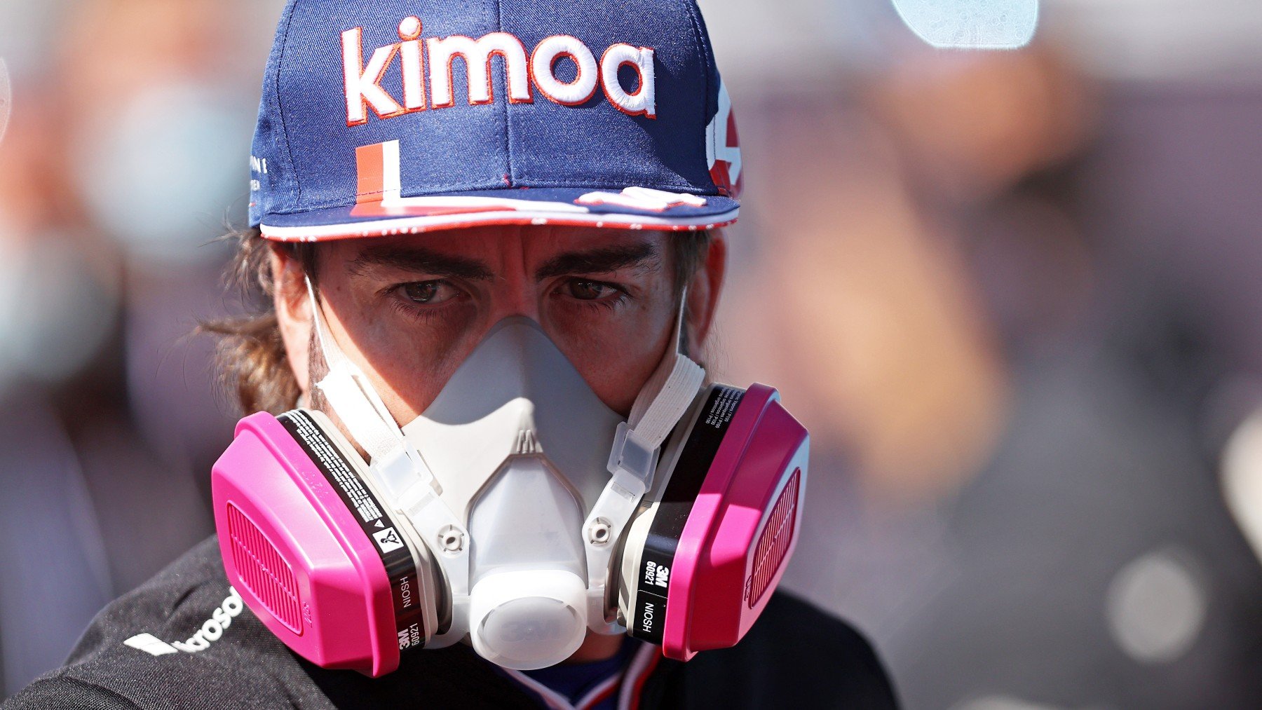 Fernando Alonso, concentrado antes de un entrenamiento. (Getty)