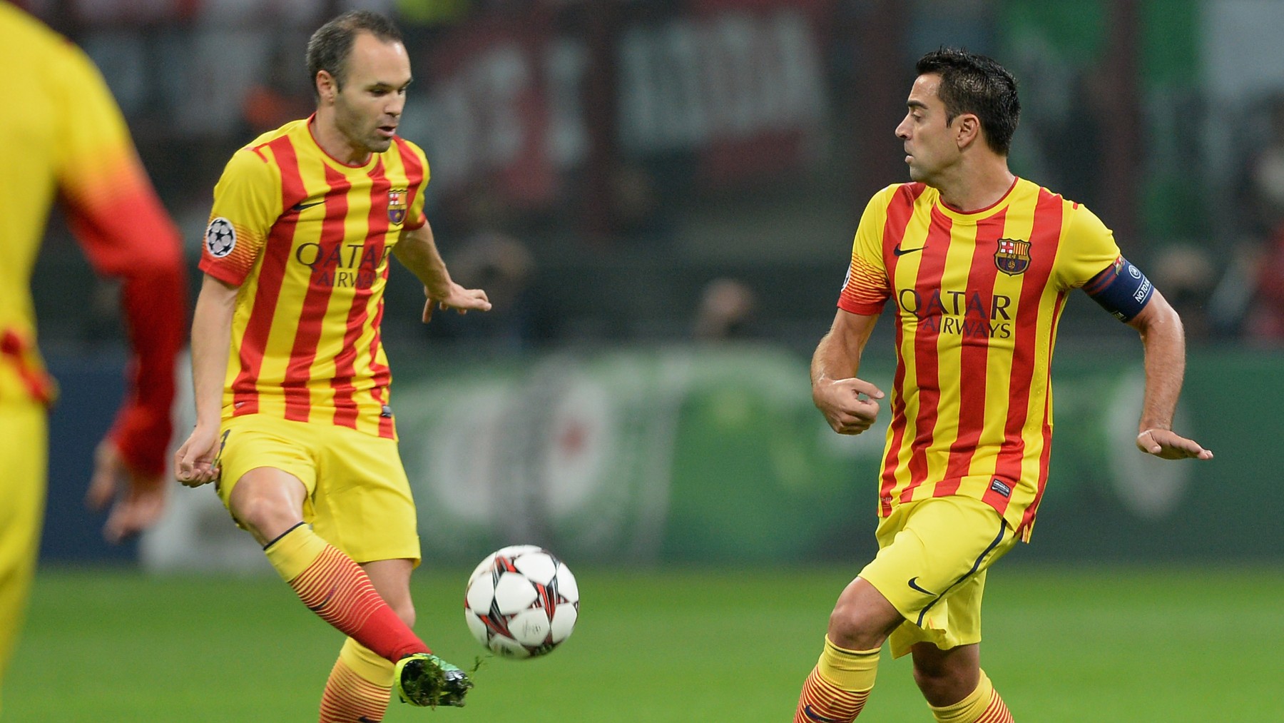 Iniesta y Xavi jugando con el Barcelona