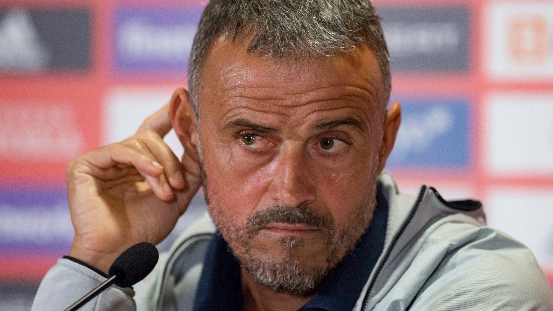 Luis Enrique, durante una rueda de prensa. (AFP)