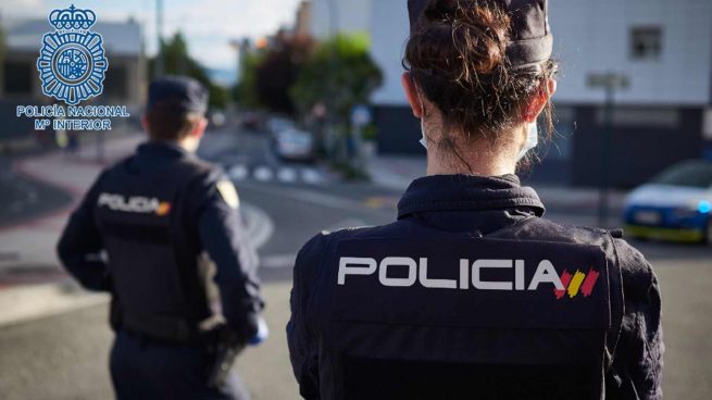 Dos agentes de la Policía en una imagen de archivo.