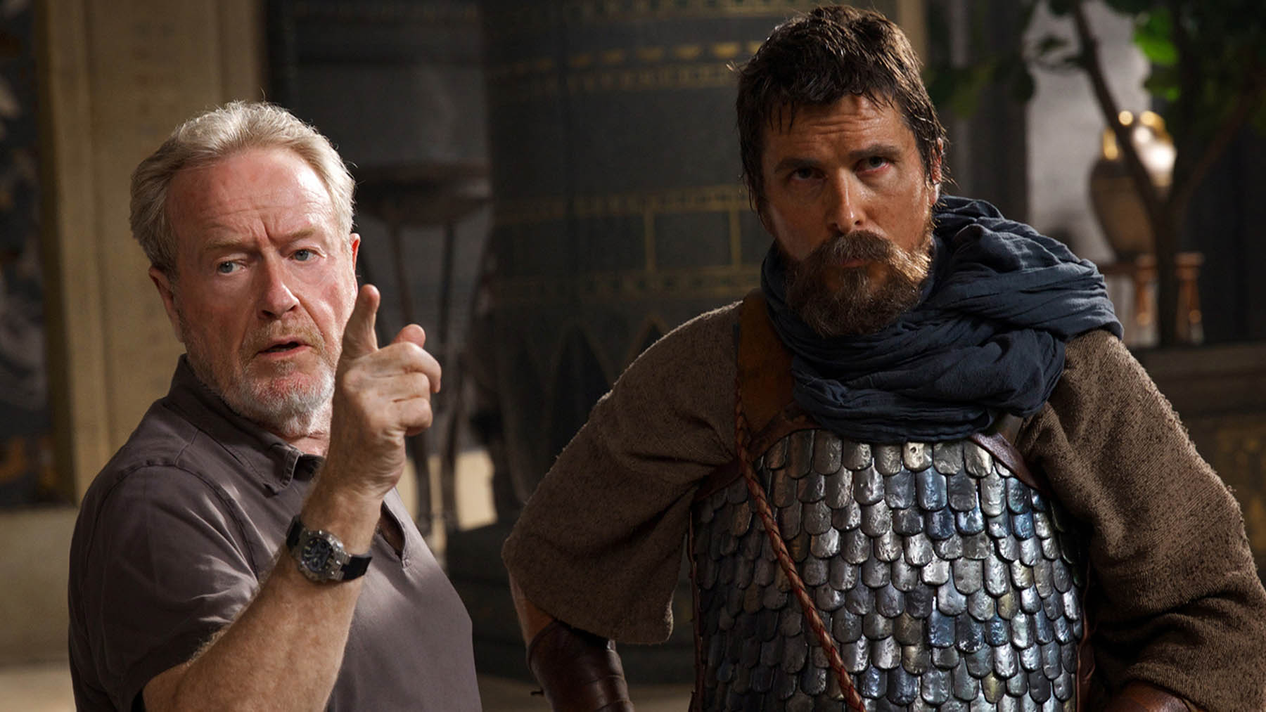 RIdley Scott junto a Christian Bale en ‘Exodus: Dioses y reyes’ (20 Century Fox)