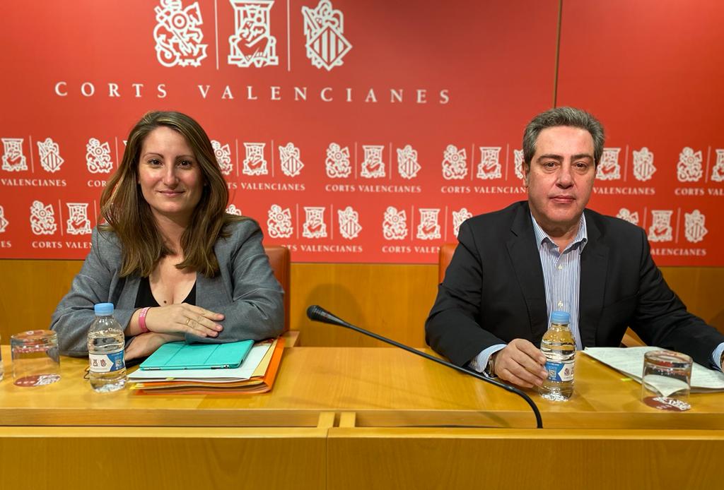 Ana Vega y José María Llanos en las Cortes Valencianas.