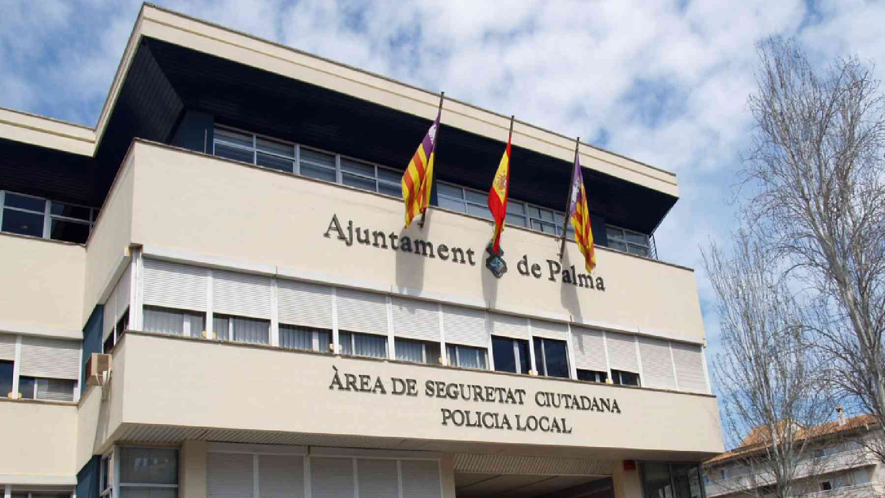 Entrada principal al cuartel de San Fernando, sede de la Policía Local de Palma.