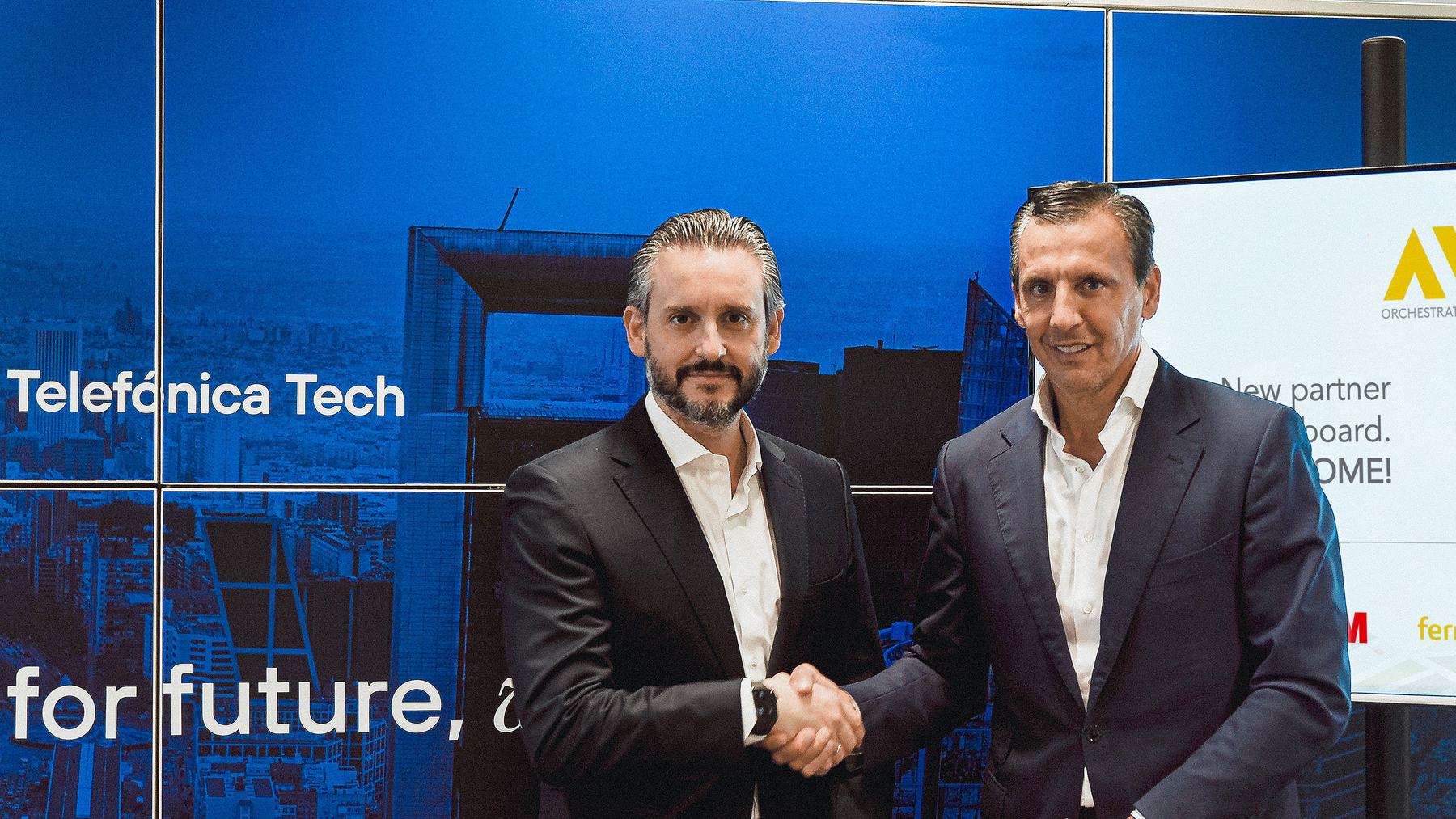 Firma del acuerdo entre Aivia y Telefónica Tech