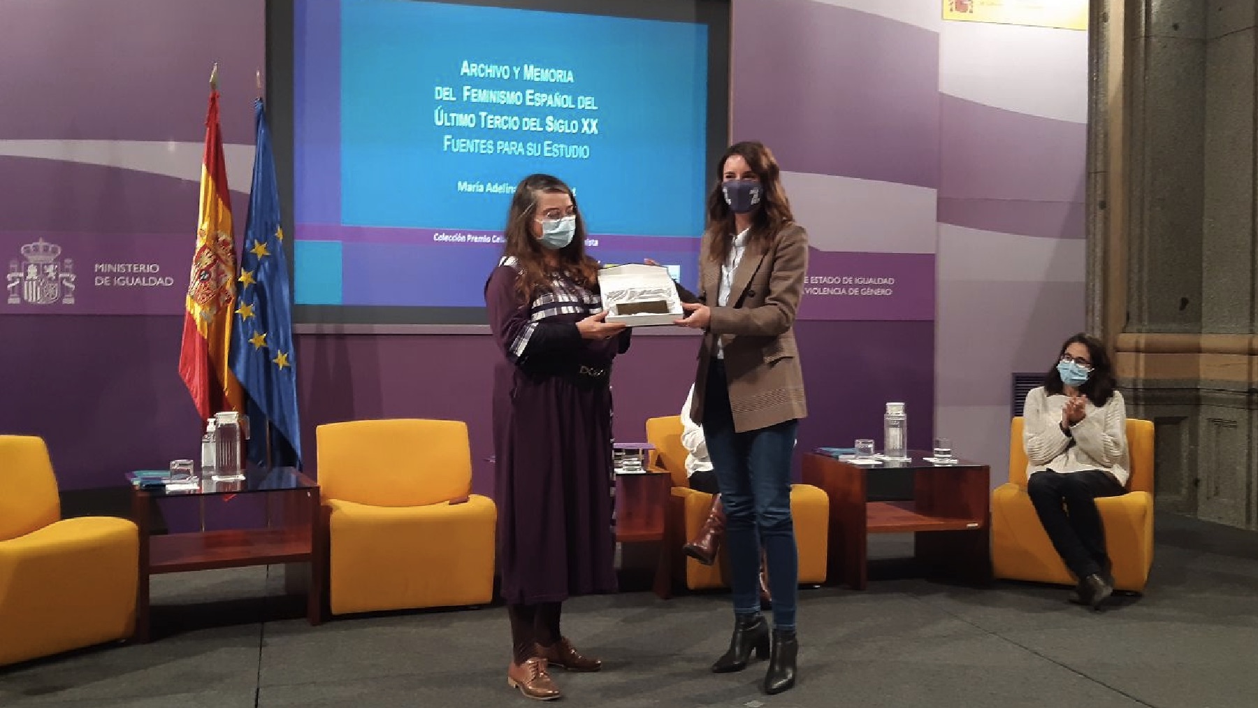 Irene Montero entrega la primera edición del premio. (Foto: Ministerio)
