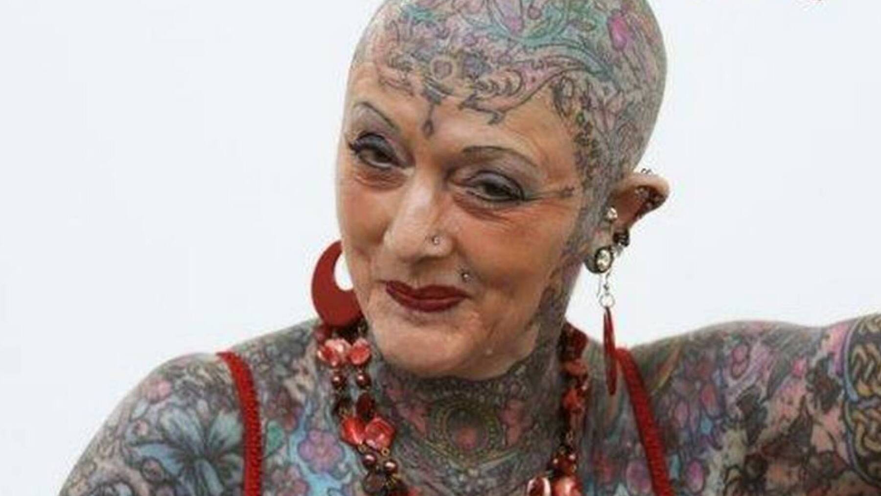 Mujer más tatuada