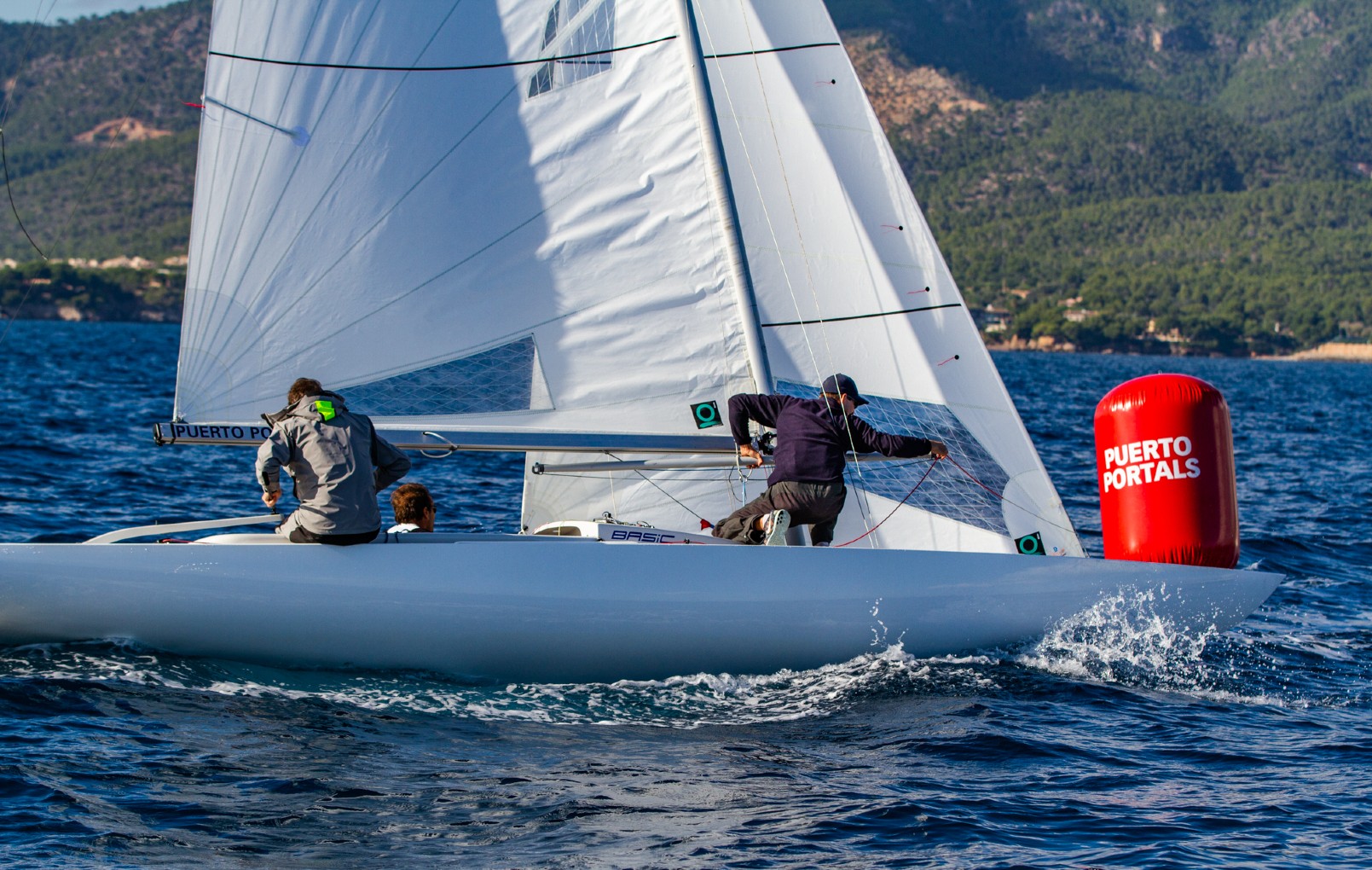 El Gunter, durante la regata. FOTO_ LAURA G.GUERRA