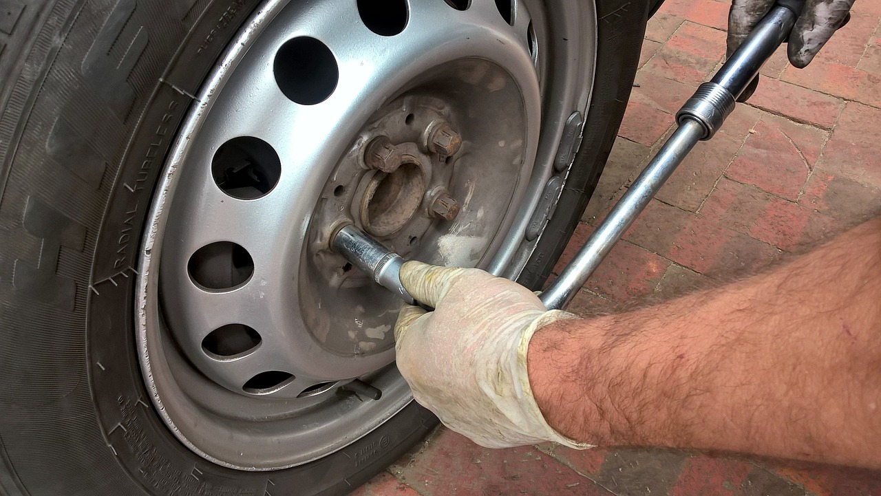 Cómo cambiar un neumático de tu coche
