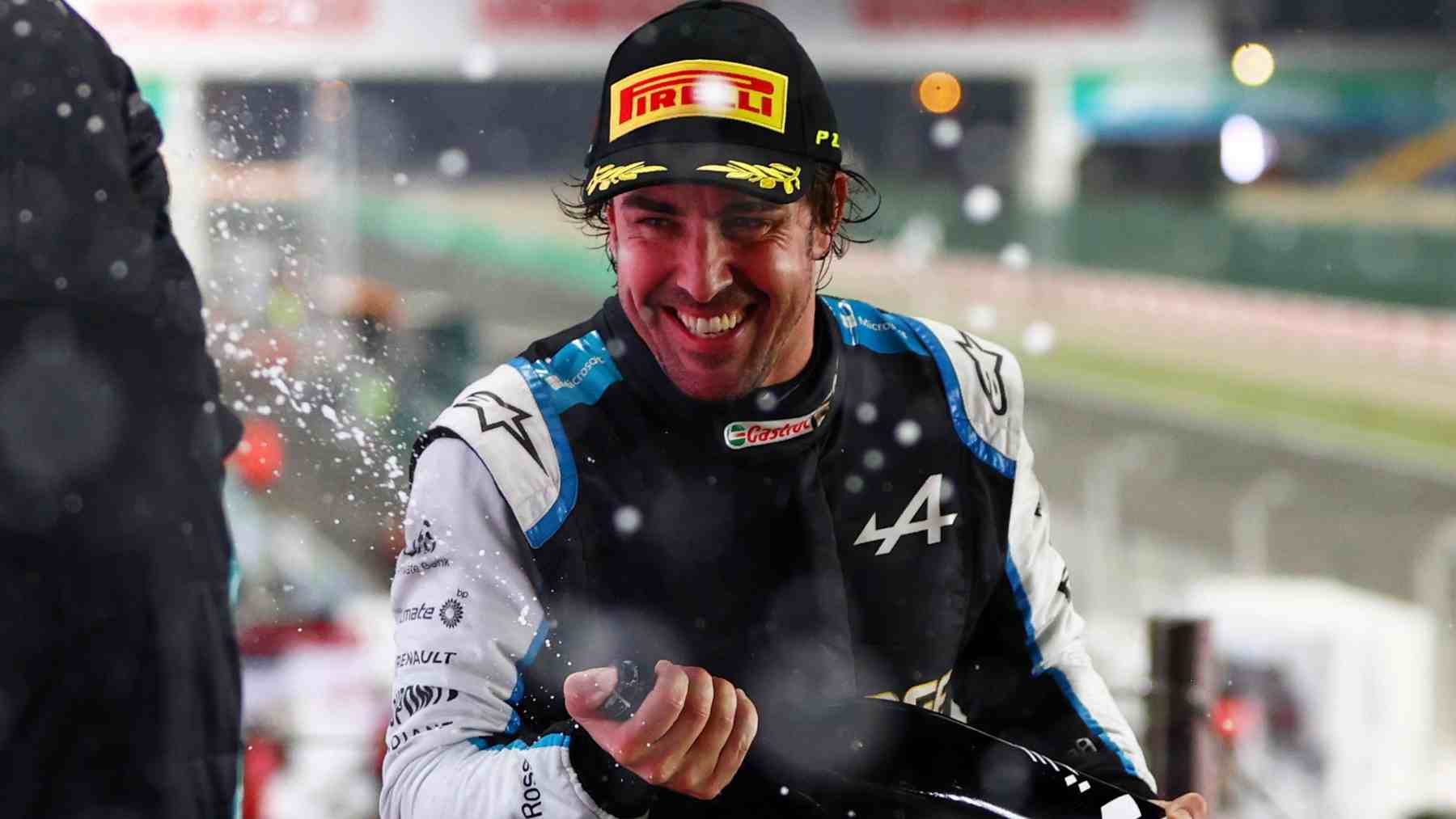 La Fórmula 1 muestra la felicidad de Fernando Alonso en el podio de Qatar. (@F1)