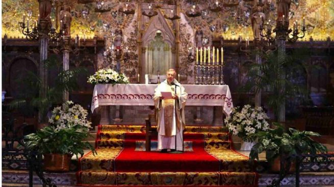 El obispo de Mallorca, Sebastià Taltavull, durante una celebración en la Catedral de Palma.